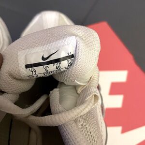 Nike Air Max Size 7y worn 2x still looks brand new